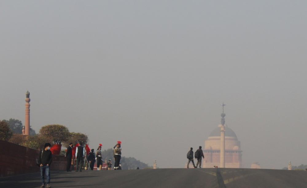 The Weekend Leader - Delhi's minimum temperature dips to 13 degrees
